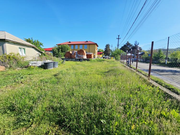 Teren de vanzare in Lapos – 1.000 mp cu fundatie casa