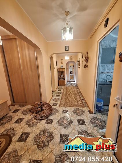 Apartament 3 camere decomandat, etaj 2, Micro 13,