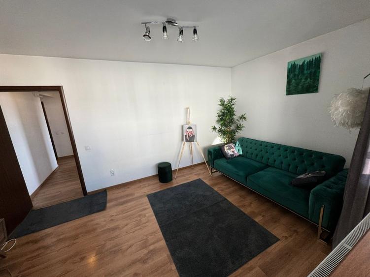 Apartament renovat langa parc și metrou 2 camere plus dressing Drumul Fermei 95