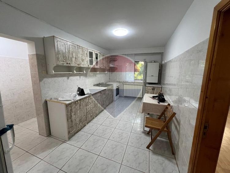 Apartament 3 camere în zona Central