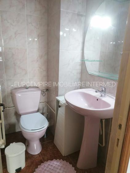 Apartament 3 camere decomandat de inchiriat zona Far - 9