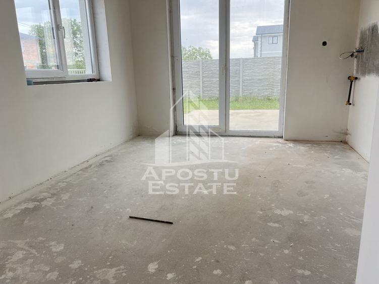 Triplex cu 5 camere, P+ E, In Sanandrei