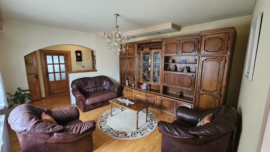 Casa 5 camere 3 bai garaj inchis si teren 700 mp utili in Lazaret