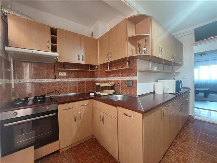 Apartament 3 camere, cu terasa, in Chisineu Cris