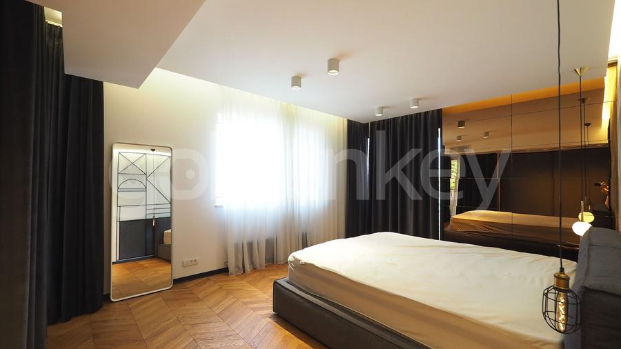 Apartament renovat cu 3 camere, 2 bai | 190mpc | garaj si boxa
