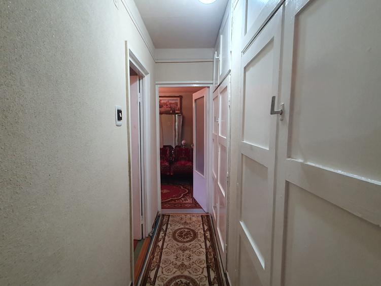 Vand apartament cu 3 camere zona Vlaicu Lebada 5 Colturi