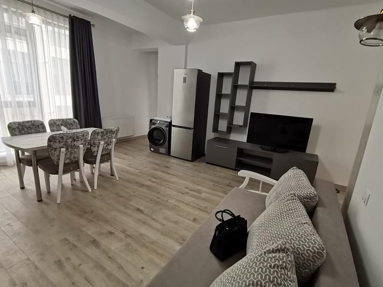 INCHIRIEZ ap. 3 camere de lux,zona Doamna Stanca