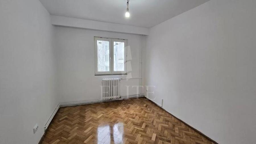 Apartament 3 camere în zona PIATA FLORA