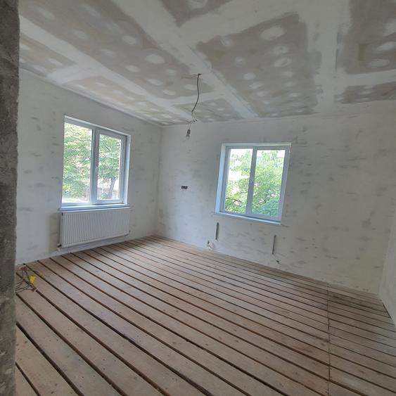 Etaj vila, 3 camere decomandate, garaj, curte 100mp, ultracentral,