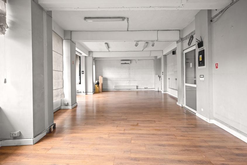 Executive Corner Office | Tavan Inalt, Ferestre Mari | Gara de Nord