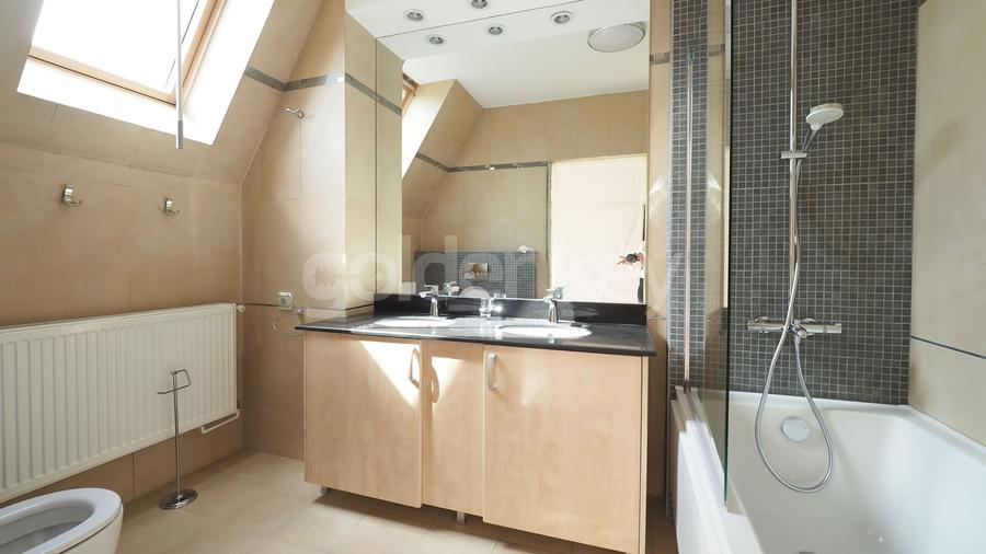 Vila nemobilata cu 7 camere | complex cu piscina | Scoala Americana