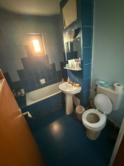 Apartament cu 3 camere și balcon, mobilat, de vânzare în zona La Ciuperca