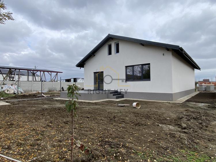 Liniște, natură și confort – casă nouă, 4 cam, la cheie în Tegheș!