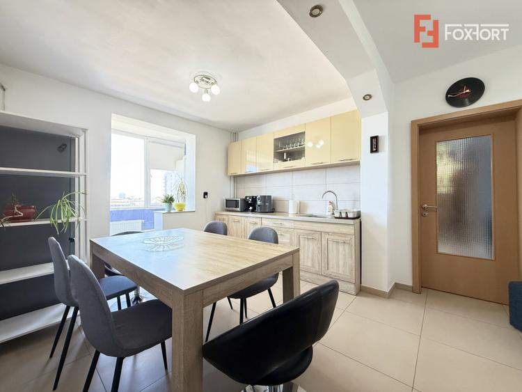 Apartament cu 3 camere, de vanzare in zona Circumvalatiunii