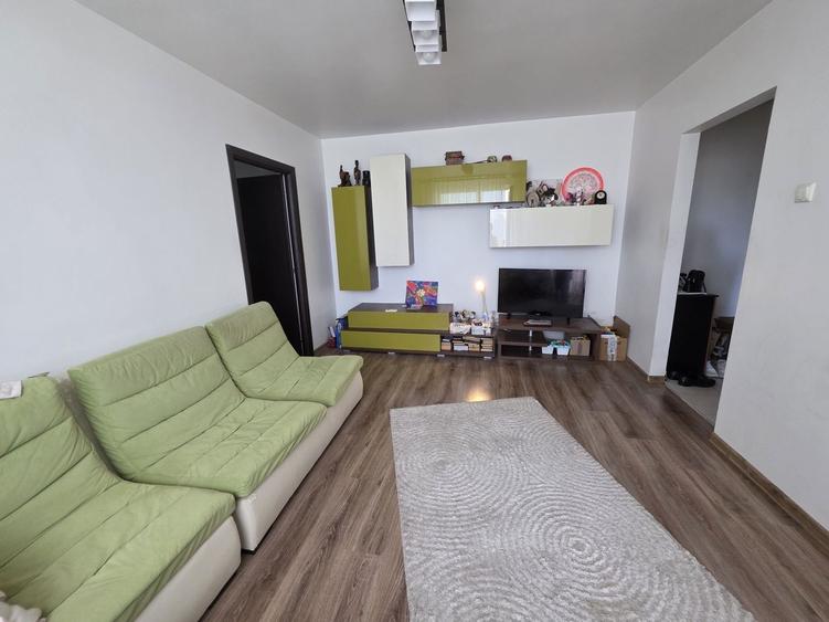 Apartament 3 camere semidecomandat - zona FAR