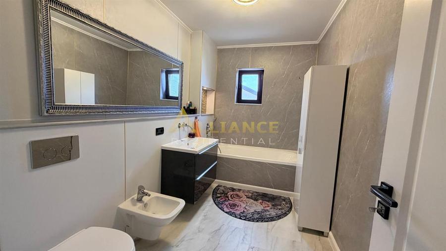 Vila spatioasa cu 9 camere, foisor, magazie, curte amenajata complet