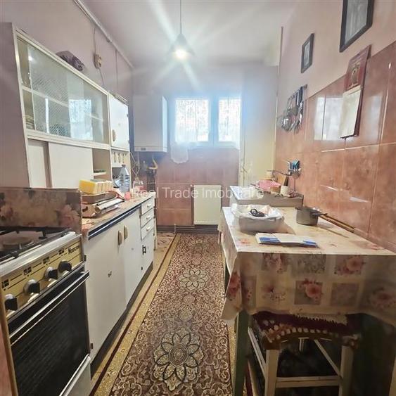Apartament 2 camere etaj intermediar zona Astra