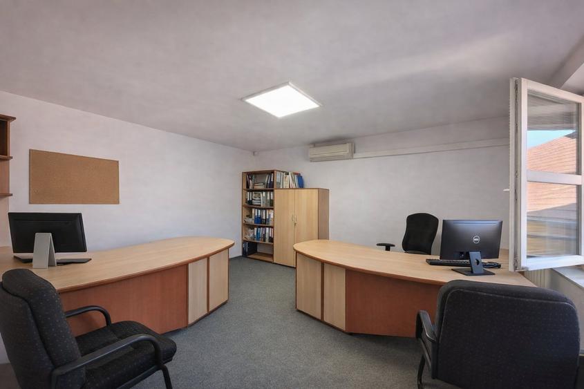 De vânzare apartament cu 3 camere, 94 mp, în centru