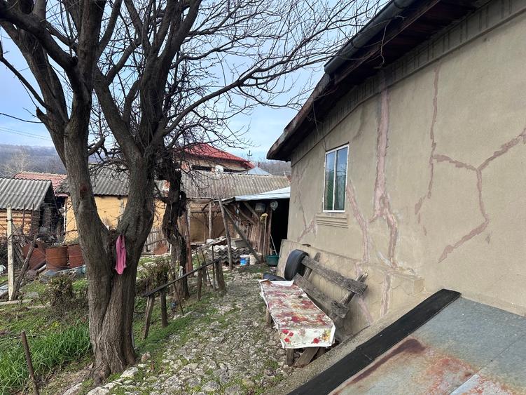 Proprietate de vânzare – Casă + anexă + teren 523 mp – Călugăreni
