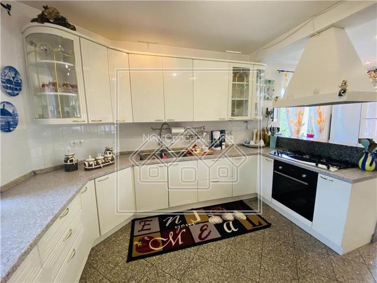 Vila individuala in Avrig - confort lux - 7 camere, 4 bai, 2 balcoane - 4