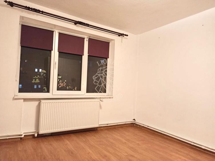 Apartament decomandat 3 camere 68 mp+balcon-parcare-Imparat Traian