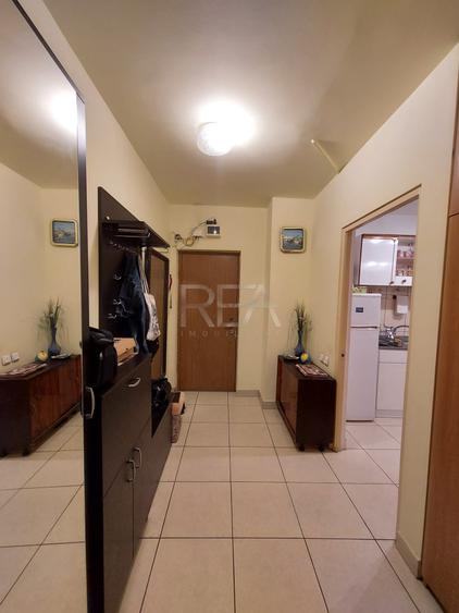 2 camere Vergului, et. 5, 52 mp, reabilitat