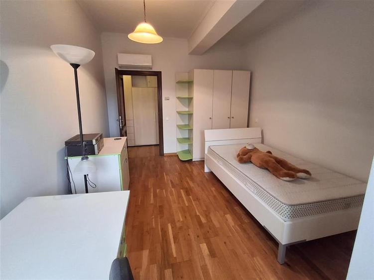Penthouse 4 camere terasa 50mp parcare zona Centrala