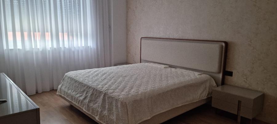 De inchiriat apartament 3 camere, cu 2 garaje,ultracentral, in Pitesti,moderm