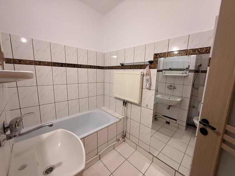 Apartament cu 1 cameră decomandat 40MP - etaj 2/8 cu lift - bloc 1986