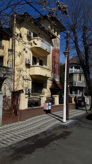 Vila 5 niveluri, Cotroceni. Clinica . Langa Facultatea de Medicina. 1,5 mil.