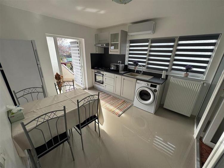 Garsoniera 45 mp (FACTURI INCLUSE), curte+ foisor, parcare
