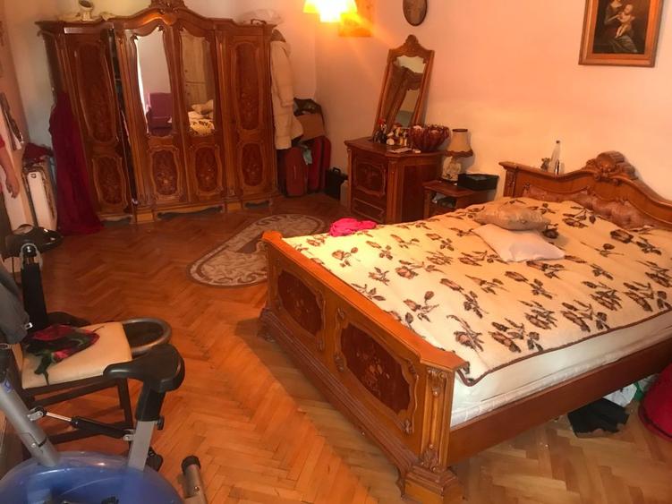 Apartament 3 camere in casa zona Centrul Istoric