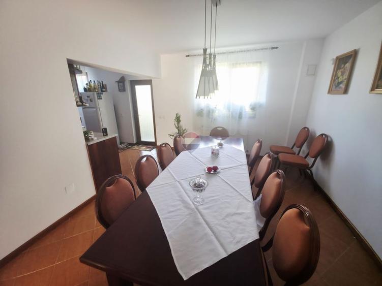 Casă / Vilă cu 5 camere de vânzare