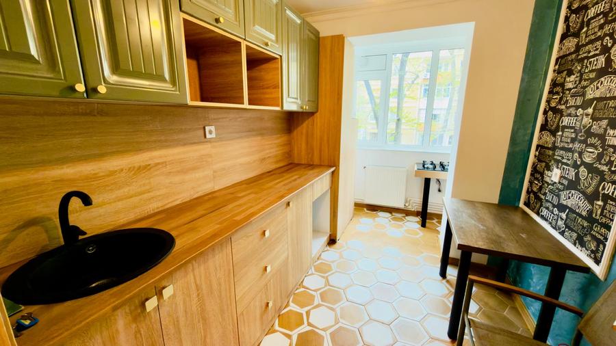 Apartament cu 3 camere de vanzare in Mazepa