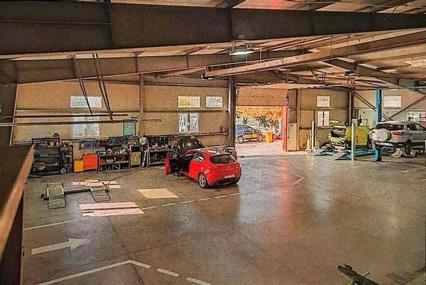 Vanzare depozit/hala/spatiu industrial SERVICE AUTO cu teren 5.980mp Domnesti -