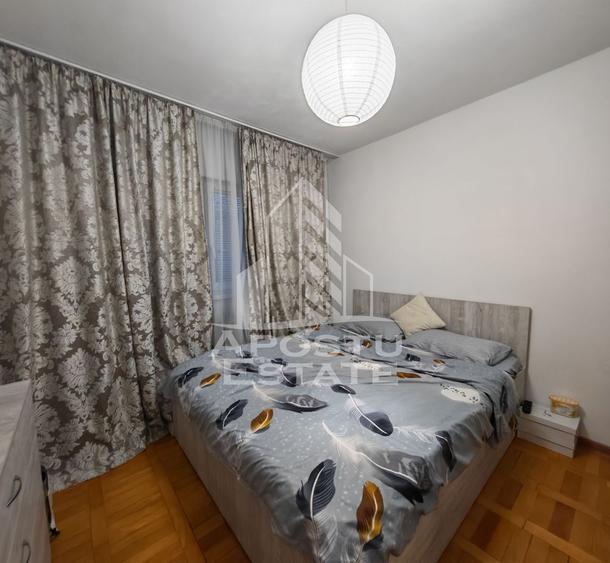Apartament de vanzare cu 3 camere, 2 bai, etajul 2, zona Lipovei