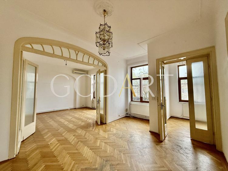 Apartament in vila interbelica | singur pe etaj
