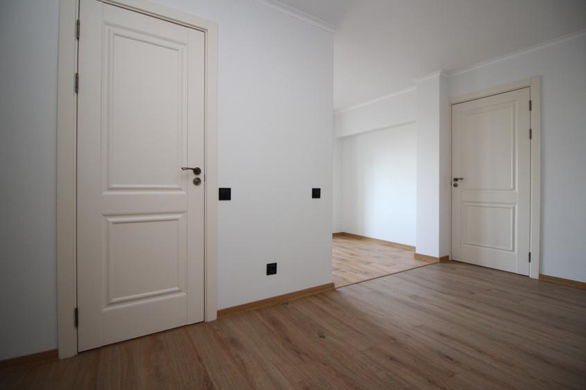 Rond piața Alba-Iulia, 2 camere nemobilat, neutilat, renovat