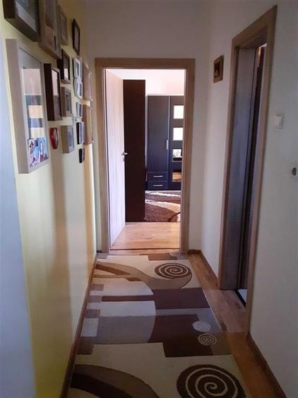 Apartament 3 camere si loc de parcare zona Lupeni