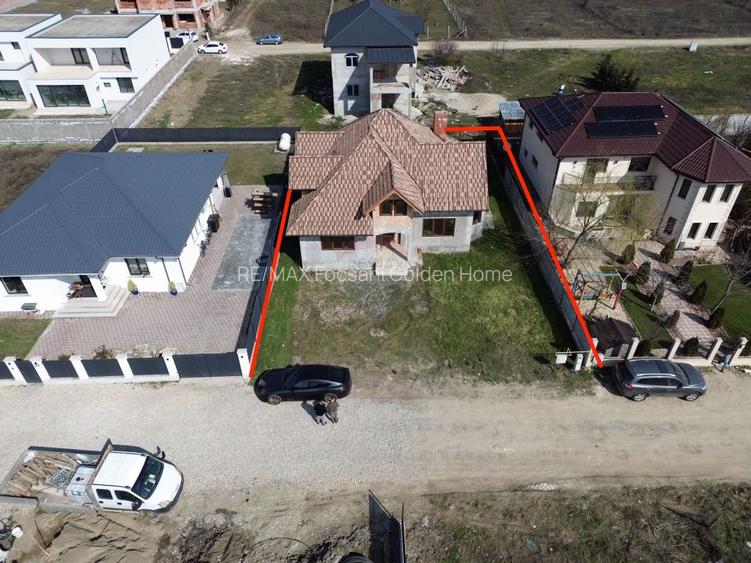 Casă / Vilă Caisului 90% gata - 2