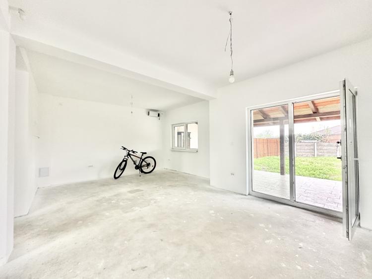 Duplex 4 camere - 2 bai - Teren 400 mp - Mosnita