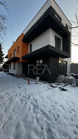 Vila duplex contemporana Bucurestii Noi - Straulesti