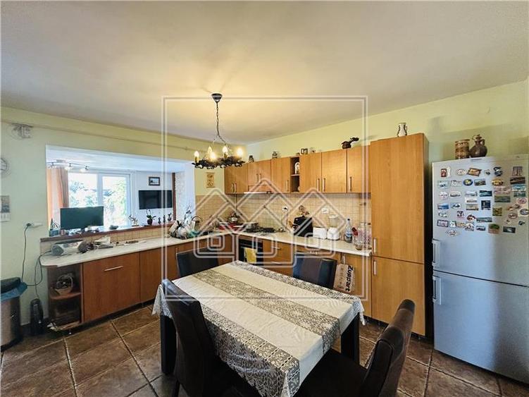 Casa tip duplex, cu 3 camere, 116 mp utili, teren de 403 mp