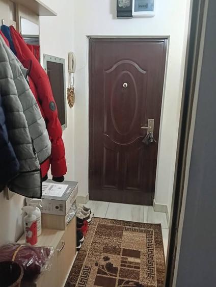 Apartament cu 2 camere, etajul 2/4, zona Alexandru cel Bun