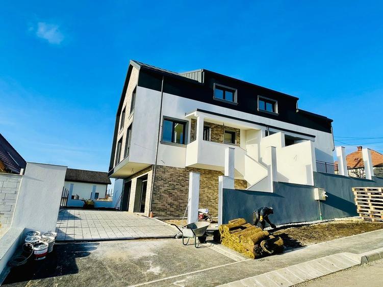 0% Comision! Casa noua- cuplata, S+P+M+(Pod), Dambul Rotund
