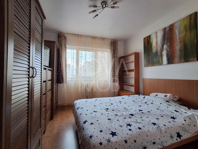 Apartament de inchiriat 3 camere etajul 4, cu lift, Zona Vasile Aaron