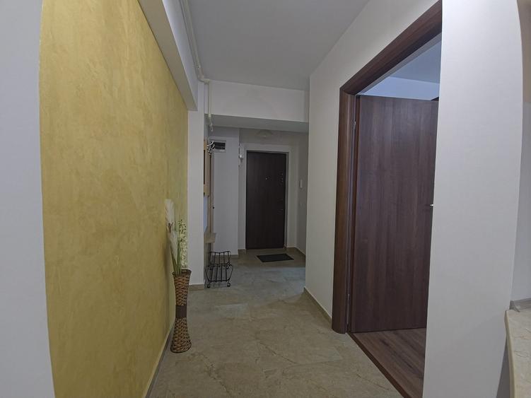 Mamaia apartament 2 camere renovat loc parcare