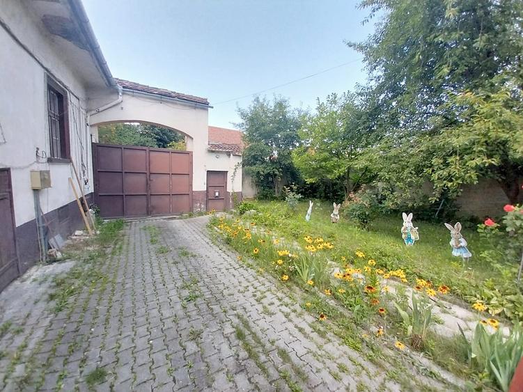 Râșnov, casă săsească cu teren generos.