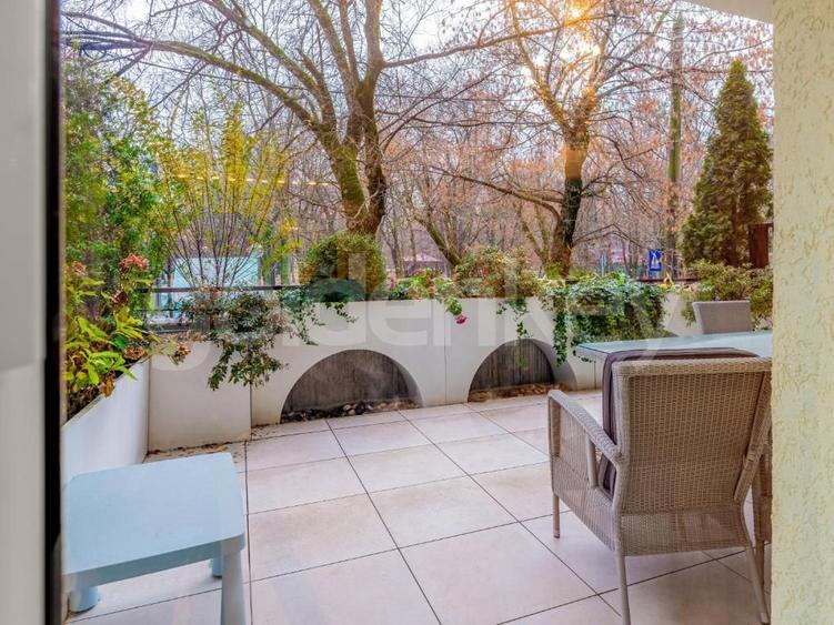 Apartament cu 5 camere in fata Parcului Herastrau | 210mp terasa si garaj