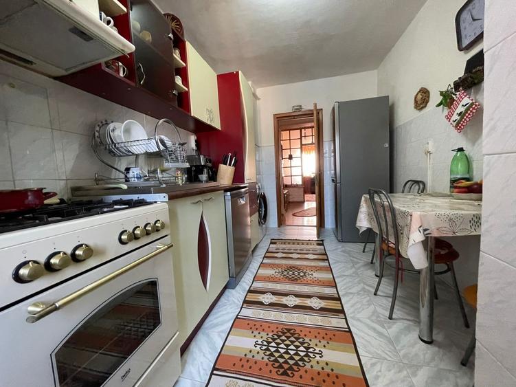 Apartament 4 camere, decomandat, zona Pacurari - Esplanada, Iasi